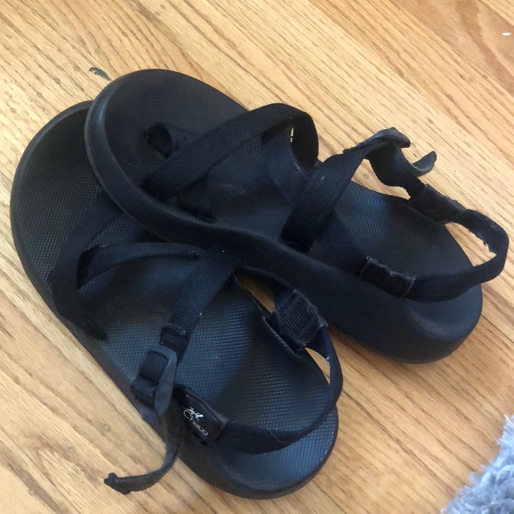 black one strap Chacos!